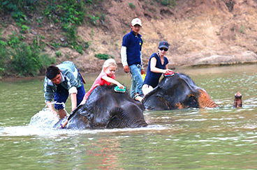 5 Days Luang Prabang Tour with Elephant Village Camp