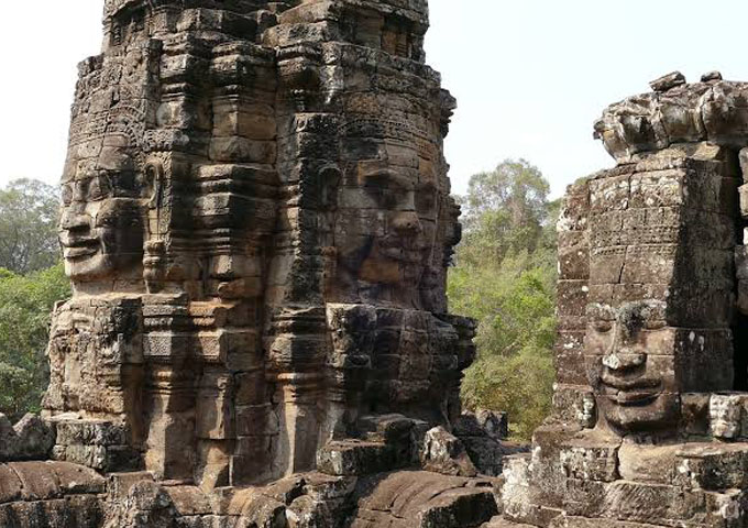 Visit Bayon mythical statue