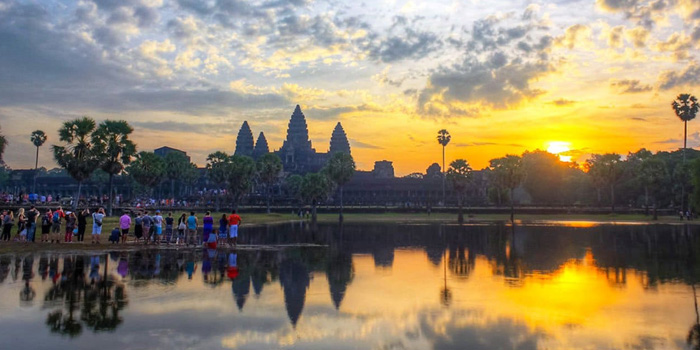 The beautiful sunrise at Angkor Wat sunrise-scenery-at-angkor-wat
