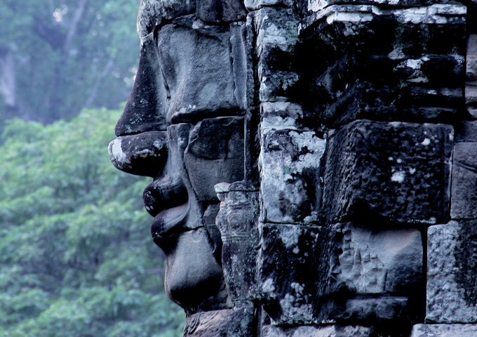 bayon-face-with-a-meditated-sense