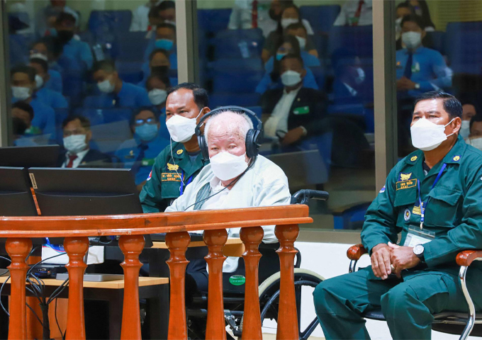 ex-khmer-rouge-head-of-state-khieu-samphan-(center)-sits-in-a-court-room-in-phnom-penh-2022