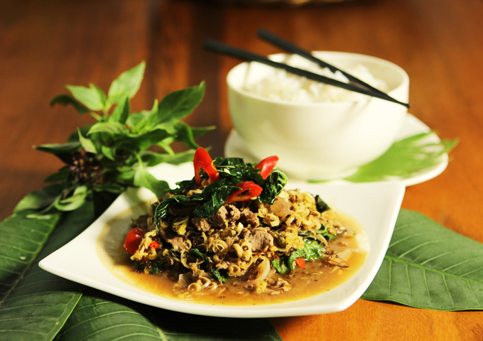 Stir fried ants with beef