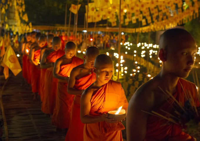 visakha-bochea-the-candlelit-procession