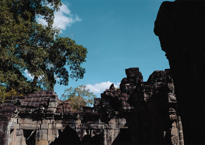 a-favorable-day-in-angkor-wat-with-blue-sky