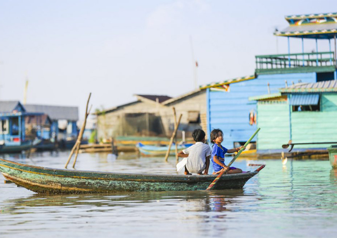 a-little-girl-is-rowing-the-boat