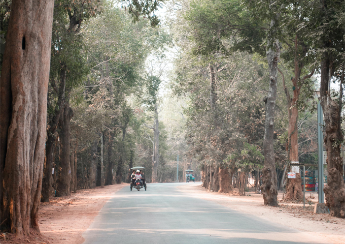 a-tuk-tuk-is-coming-towards-us-on-the-angkor-road