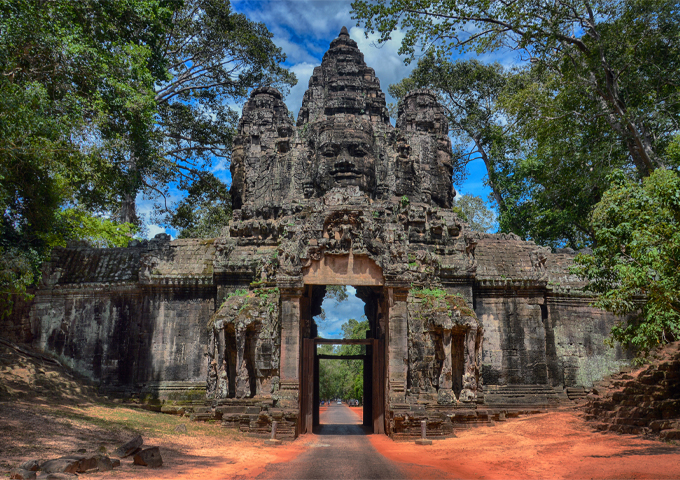 angkor-thom-east-gate-in-greenness