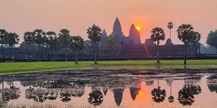 Angkor Wat sunrise light angkor-wat-sunrise-silhouette-light