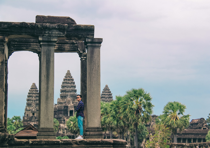 angkor-wat-visitor