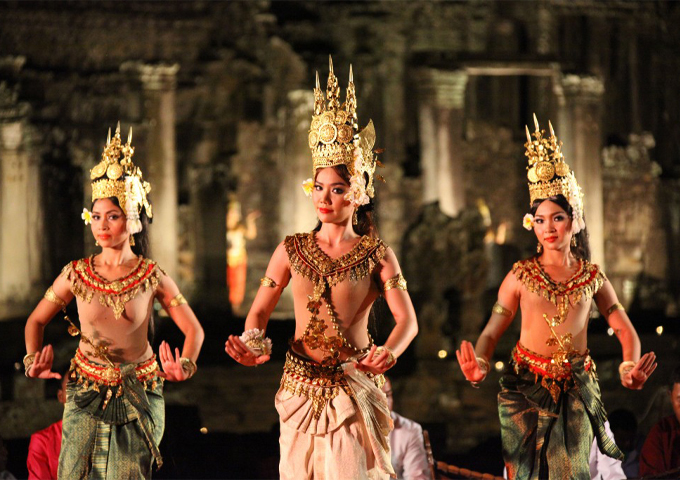 apsara-dancers-with-a-golden-crown-and-their-tight-fitting-costumes