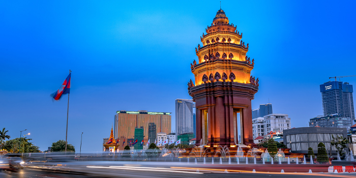 cars-speeding-past-the-independence-monument-in-phnom-penh