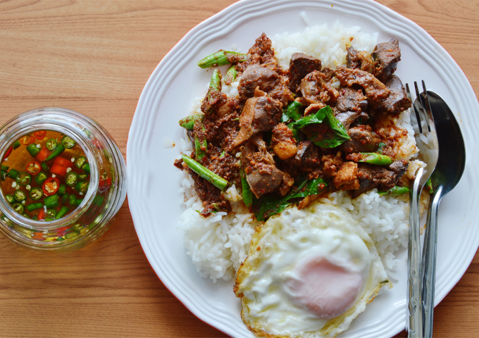 eating-with-spoon-and-pork