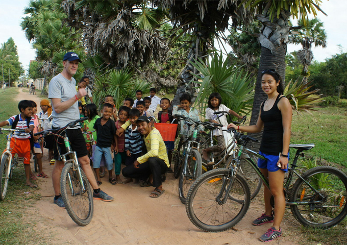 encountering-local-kids-while-cycling