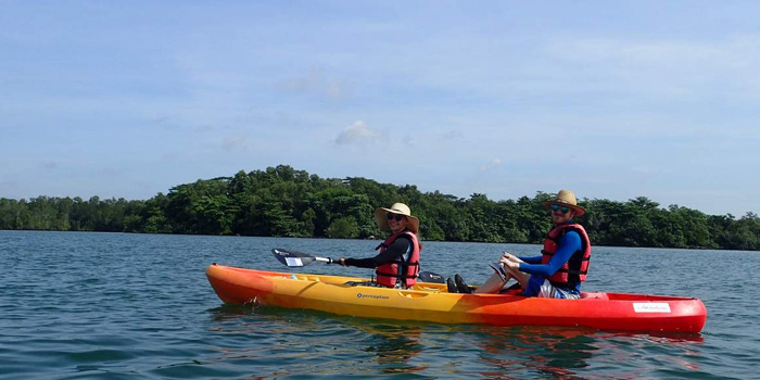 Kampot river kayaking kampot-river-kayaking-couple-quiet