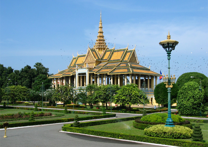 moonlight-pavilion-at-the-royal-palace-phnom-penh