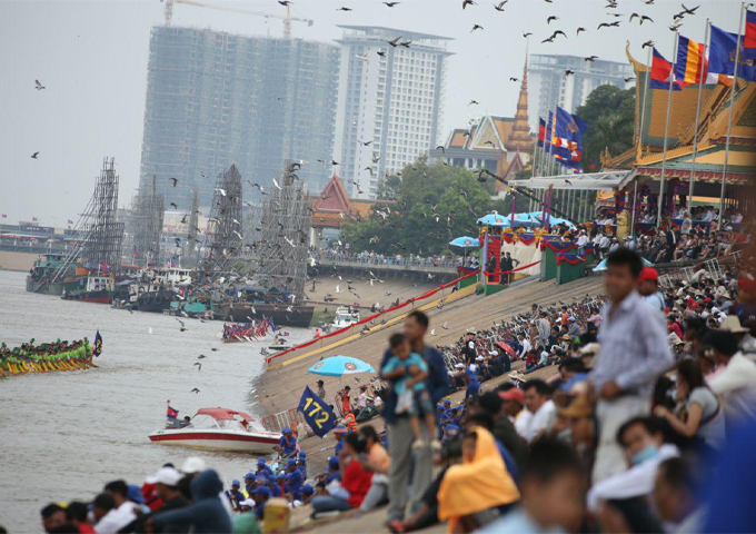 people-participated-in-the-first-day-of-water-delivery-festival