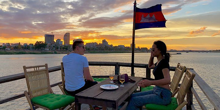 Phnom Penh riverside sunset phnom-penh-riverside-sunset-stroll