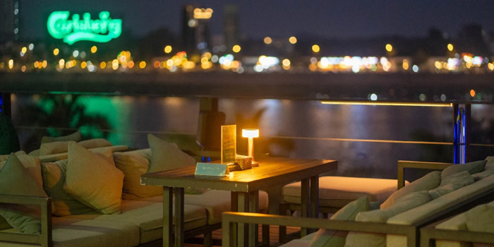 Phnom Penh rooftop night views phnom-penh-rooftop-bar-night-view