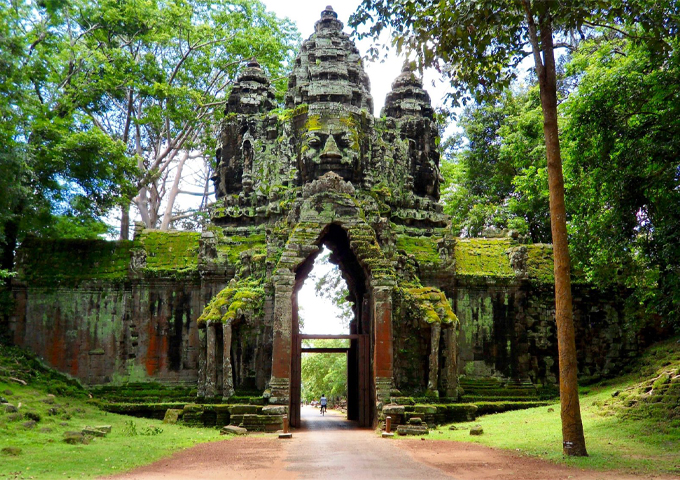 solemn-angkor-gate