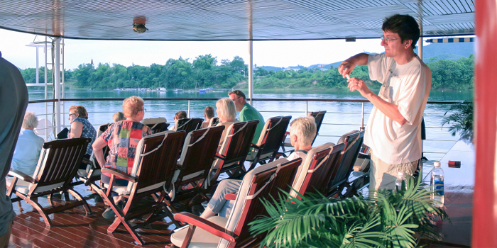 taste-drinks-and-chat-with-fellows-on-the-cruise