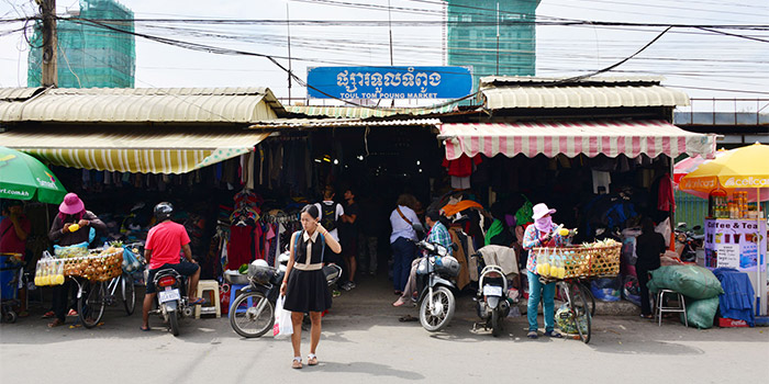 the-entrance-of-the-russian-market-phnom-penh