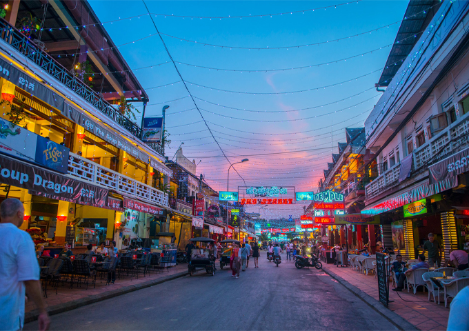 the-purple-sunset-appears-on-pub-street