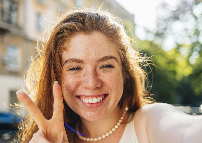 the-smiling-girl-is-wearing-a-simple-pearl-necklace