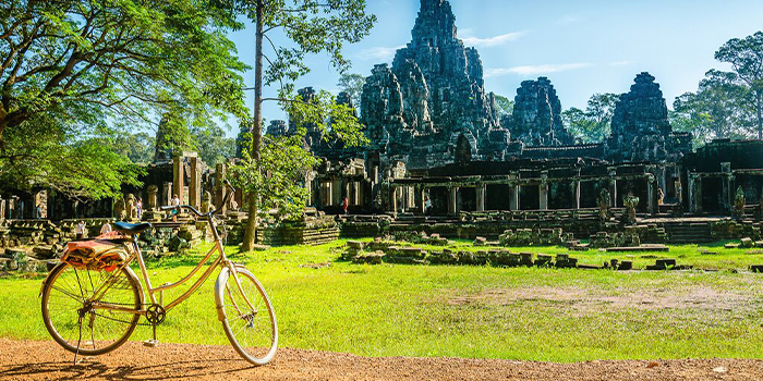 the-well-known-smiling-temple-bayon