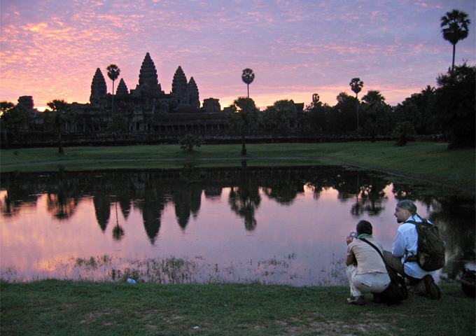 tourists-are-capturing-the-reflection-of-angkor-wat-by-the-lotus-ponds