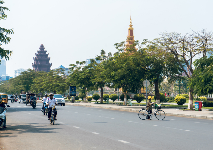 traffic-scenery-in-phnom-penh