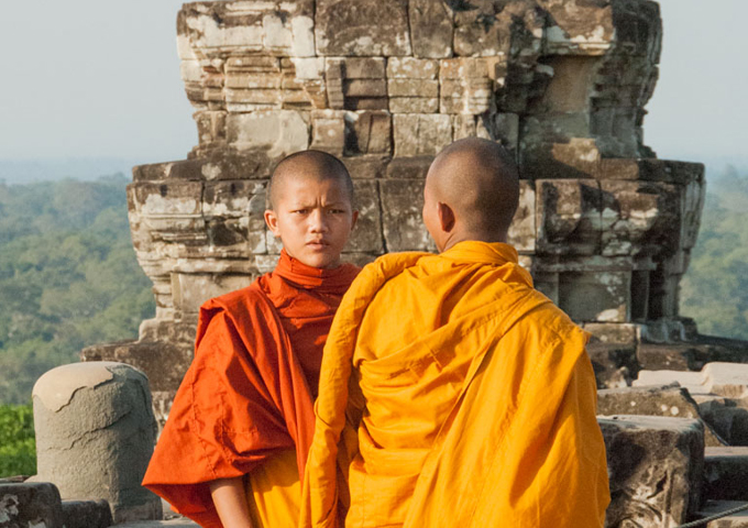 two-monks-were-waiting-shoulder-to-shoulder-for-sunset