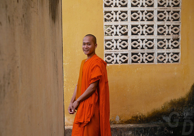 cambodia-monk-smile