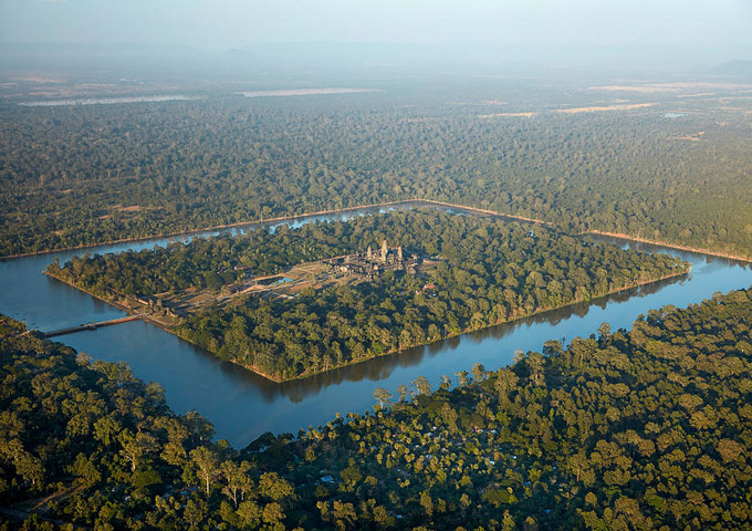 moat-angkor-wat