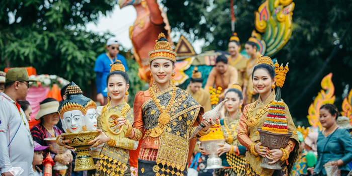 Pi Mai Lao parade April