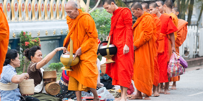tak-bat-almsgiving-in-luang-prabang