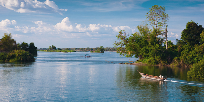 the-tranquil-mekong-river-through-laos