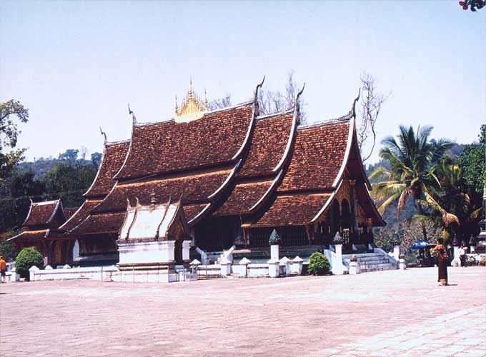 The distance view of Wat Xiengthong