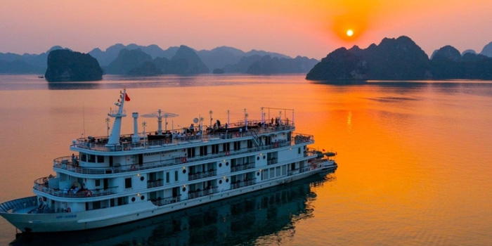 halong-bay-cruise-evening