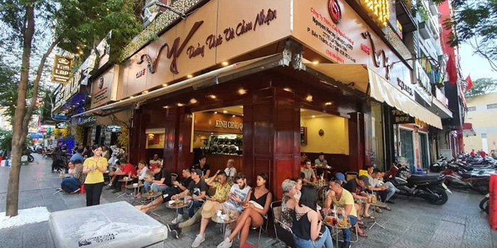 ho-chi-minh-city-street-cafe