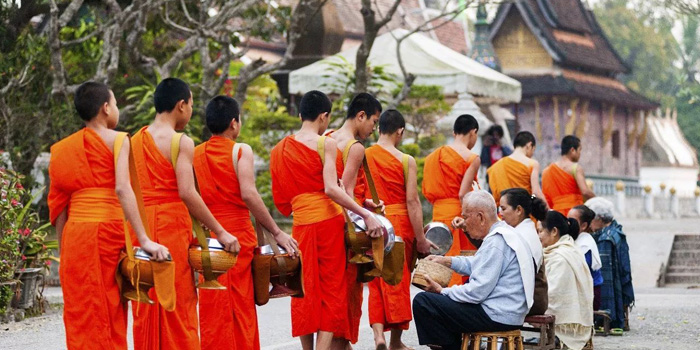 luang-prabang-alms-giving-morning