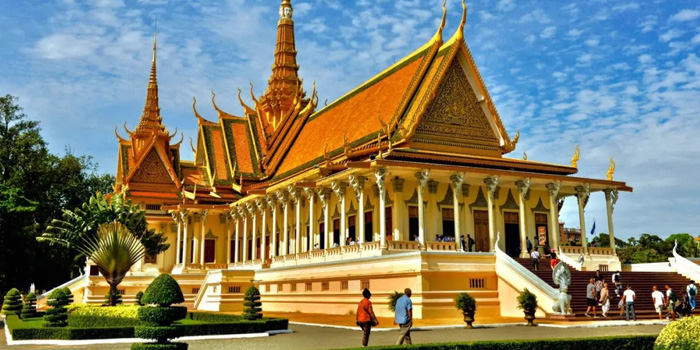 scenery-of-the-grand-palace-in-phnom-penh