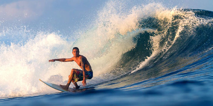 go-surf-on-the-powerful-ocean-waves-in-phuket