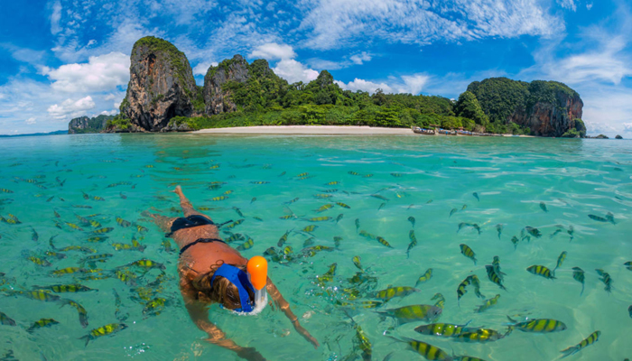 phuket-snorkeling-clear-water