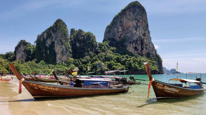 railay-beach-longtail-arrival-cliffs