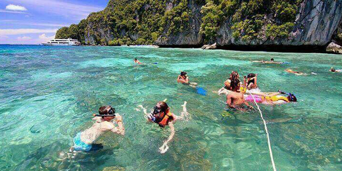 snorkeling-on-phi-phi-island