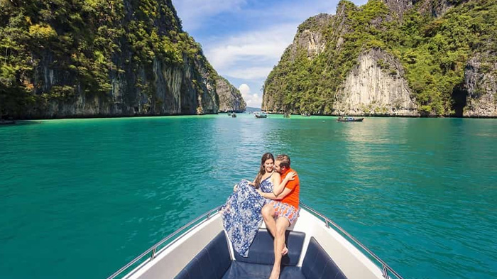 thailand-honeymoon-boat-day-dry-bag