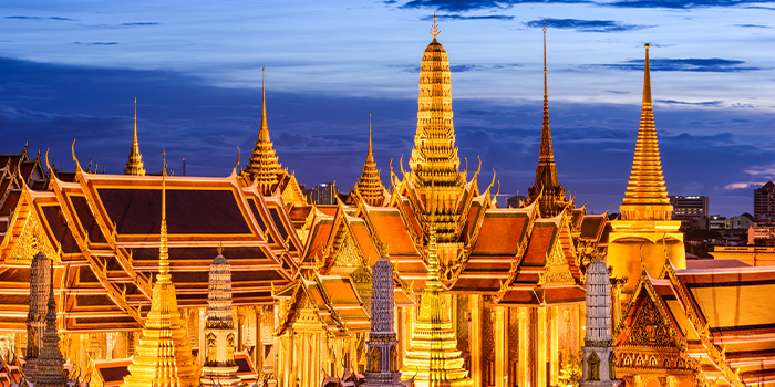 the-glowing-grand-palace-in-bangkok
