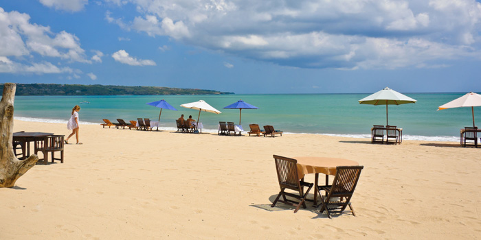 tourists-in-bali-beach