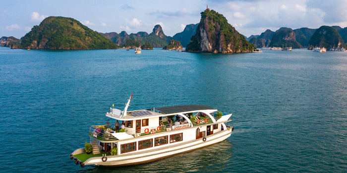 cruise-to-vietnam-halong-bay-in-december