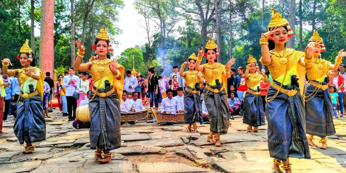 lively-scenes-during-cambodian-new-year